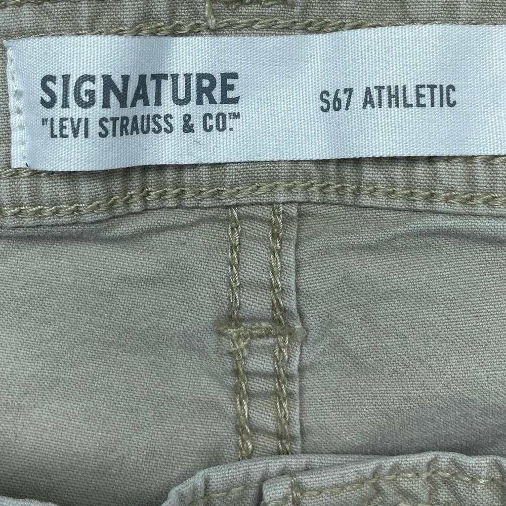 Signature by Levi Strauss Men's Relaxed Khaki Jeans 36